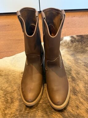 Men’s 8.5 Redwing Pecos boots. 1993 Vintage never worn.